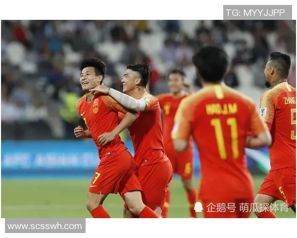 中国足球队大胜菲律宾队八比一赛后球迷欢庆盛况空前